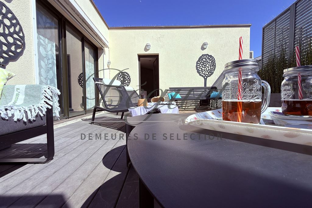 A vendre chez Beguet Associés : Boulogne-Billancourt (92100), Hauts-de-Seine — Duplex de 150 m² avec 82 m² de terrasses, deux chambre et deux box