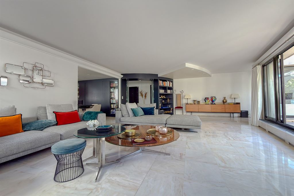 A vendre chez Beguet Associés : Boulogne-Billancourt (92100), Hauts-de-Seine — Duplex de 150 m² avec 82 m² de terrasses, deux chambre et deux box