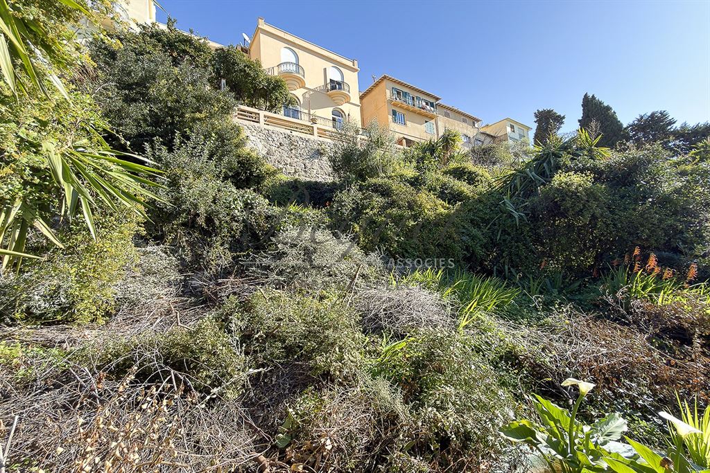 A vendre chez Beguet Associés : FRANCE COTE D’AZUR 06190 ROQUEBRUNE-CAP-MARTIN 3 MAISONS  TERRAIN 1470 m² VUE MONACO