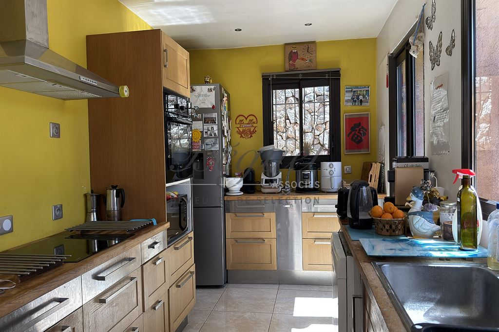 A vendre chez Beguet Associés : FRANCE – CÔTE D’AZUR – SOSPEL 06380 MAISON 233 m² / 321 m² – 8 CHB – BOX CHEVAUX – PISCINE – PARC