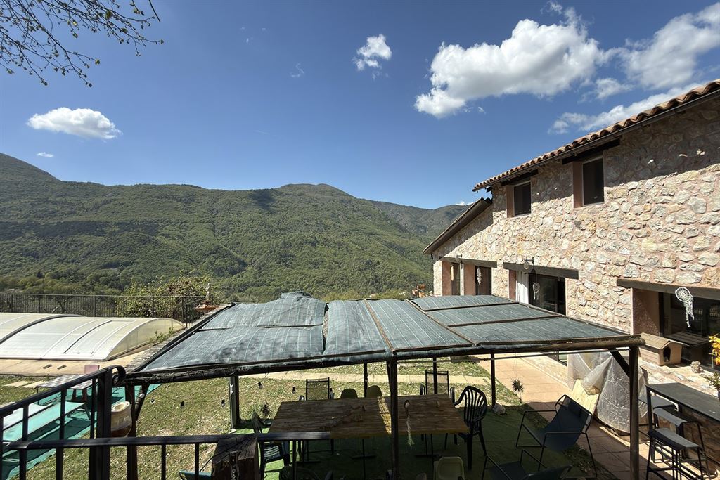A vendre chez Beguet Associés : FRANCE – CÔTE D’AZUR – SOSPEL 06380 MAISON 233 m² / 321 m² – 8 CHB – BOX CHEVAUX – PISCINE – PARC