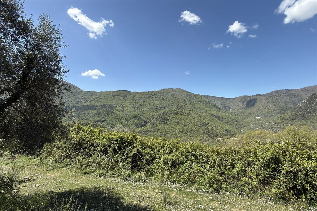 A vendre chez Beguet Associés : FRANCE – CÔTE D’AZUR – SOSPEL 06380 MAISON 233 m² / 321 m² – 8 CHB – BOX CHEVAUX – PISCINE – PARC