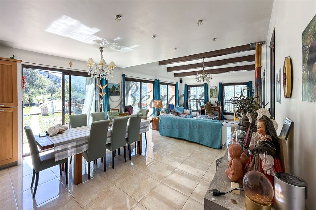 A vendre chez Beguet Associés : FRANCE – CÔTE D’AZUR – SOSPEL 06380 MAISON 233 m² / 321 m² – 8 CHB – BOX CHEVAUX – PISCINE – PARC