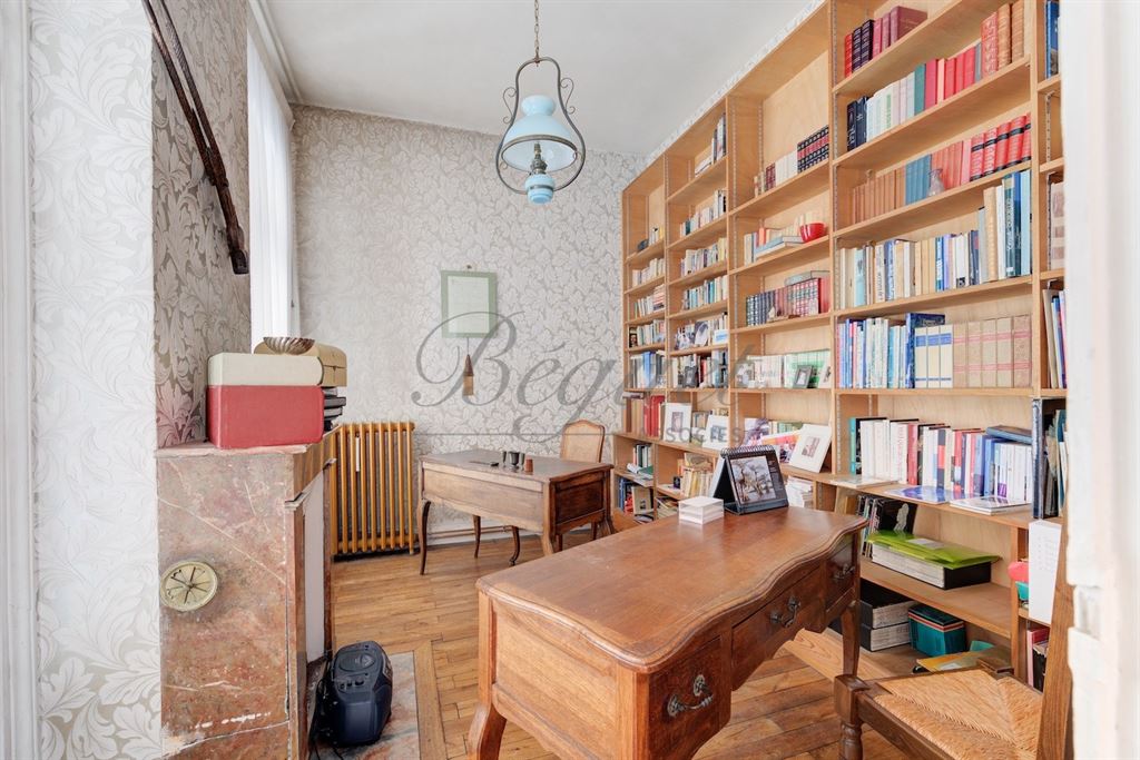 A vendre chez Beguet Associés : Tours - 37000 - Centre-ville - 230 m² - 8 pièces - 5/6 chambres - jardin