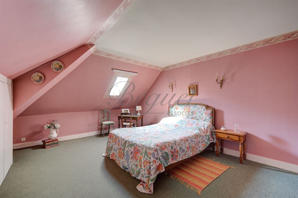 A vendre chez Beguet Associés : Tours - 37000 - Centre-ville - 230 m² - 8 pièces - 5/6 chambres - jardin