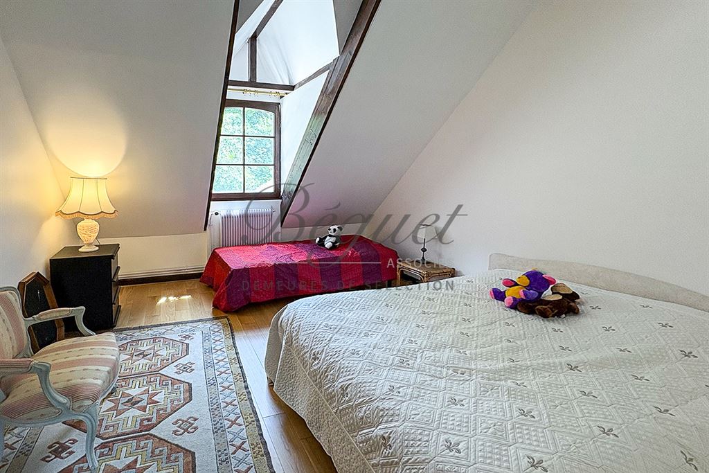 A vendre chez Beguet Associés : OUEST PARIS FORET RAMBOUILLET - POIGNY LA FORÊT - 78125 - MAISON 345 m² - 5 CHB - PISCINE - PARC 103