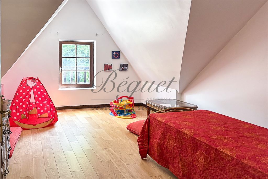 A vendre chez Beguet Associés : OUEST PARIS FORET RAMBOUILLET - POIGNY LA FORÊT - 78125 - MAISON 345 m² - 5 CHB - PISCINE - PARC 103