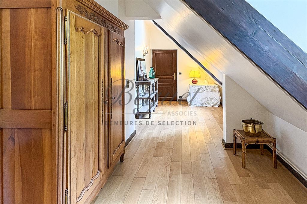 A vendre chez Beguet Associés : OUEST PARIS FORET RAMBOUILLET - POIGNY LA FORÊT - 78125 - MAISON 345 m² - 5 CHB - PISCINE - PARC 103