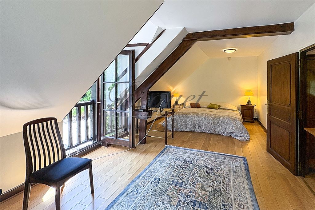 A vendre chez Beguet Associés : OUEST PARIS FORET RAMBOUILLET - POIGNY LA FORÊT - 78125 - MAISON 345 m² - 5 CHB - PISCINE - PARC 103