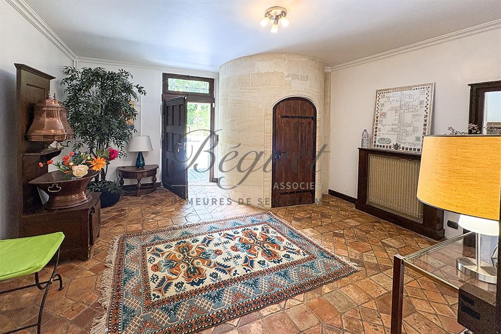 A vendre chez Beguet Associés : OUEST PARIS FORET RAMBOUILLET - POIGNY LA FORÊT - 78125 - MAISON 345 m² - 5 CHB - PISCINE - PARC 103