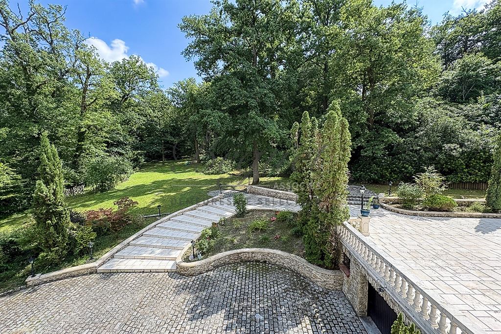 A vendre chez Beguet Associés : OUEST PARIS FORET RAMBOUILLET - POIGNY LA FORÊT - 78125 - MAISON 345 m² - 5 CHB - PISCINE - PARC 103