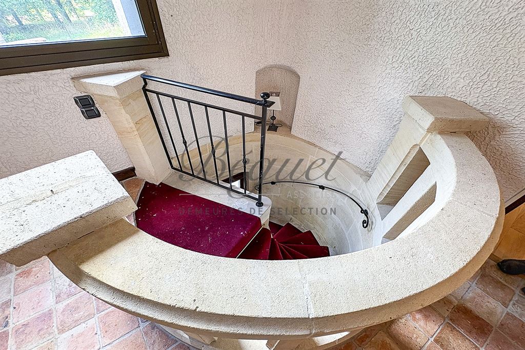 A vendre chez Beguet Associés : OUEST PARIS FORET RAMBOUILLET - POIGNY LA FORÊT - 78125 - MAISON 345 m² - 5 CHB - PISCINE - PARC 103