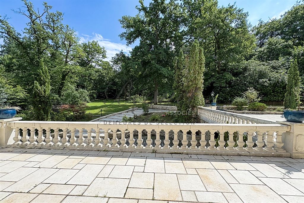 A vendre chez Beguet Associés : OUEST PARIS FORET RAMBOUILLET - POIGNY LA FORÊT - 78125 - MAISON 345 m² - 5 CHB - PISCINE - PARC 103