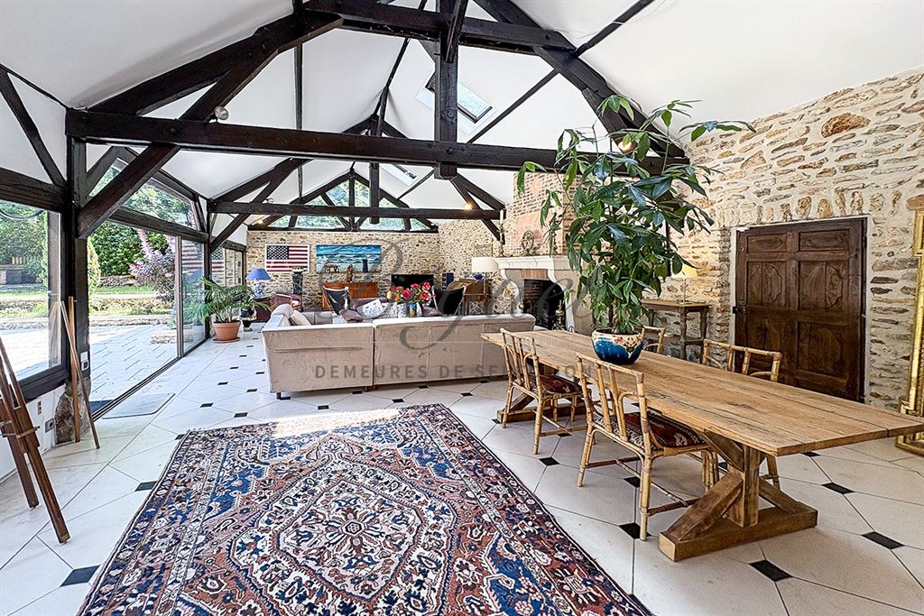 A vendre chez Beguet Associés : OUEST PARIS FORET RAMBOUILLET - POIGNY LA FORÊT - 78125 - MAISON 345 m² - 5 CHB - PISCINE - PARC 103