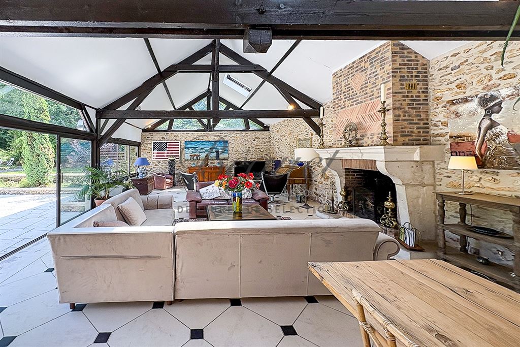 A vendre chez Beguet Associés : OUEST PARIS FORET RAMBOUILLET - POIGNY LA FORÊT - 78125 - MAISON 345 m² - 5 CHB - PISCINE - PARC 103