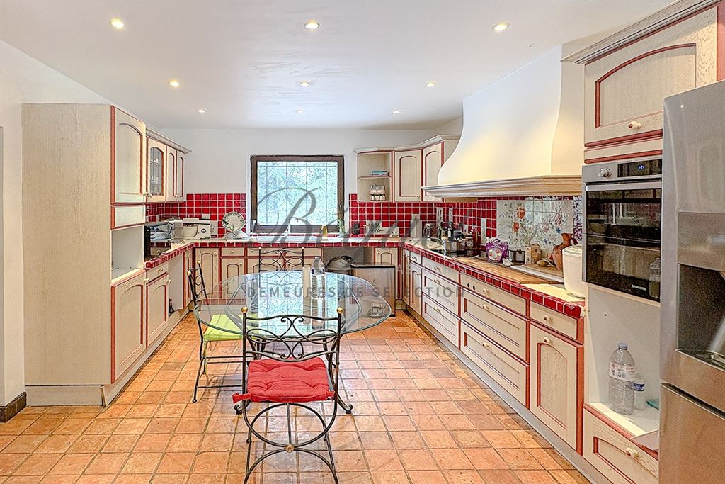 A vendre chez Beguet Associés : OUEST PARIS FORET RAMBOUILLET - POIGNY LA FORÊT - 78125 - MAISON 345 m² - 5 CHB - PISCINE - PARC 103