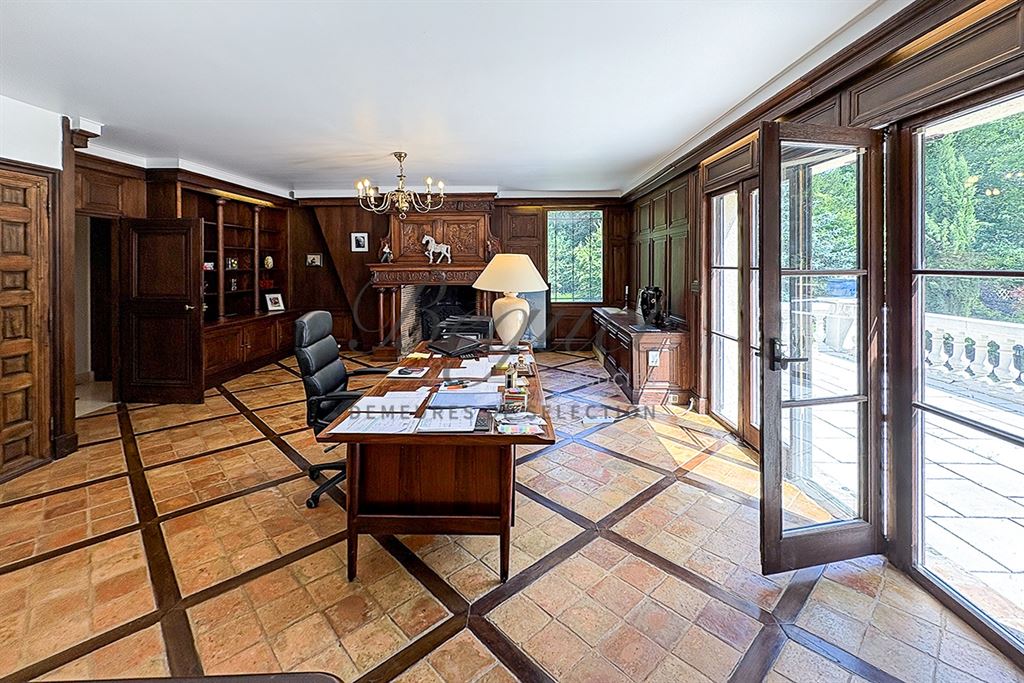 A vendre chez Beguet Associés : OUEST PARIS FORET RAMBOUILLET - POIGNY LA FORÊT - 78125 - MAISON 345 m² - 5 CHB - PISCINE - PARC 103