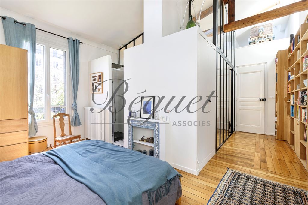 A vendre chez Beguet Associés : Paris 14e (75014), quartier Alésia — Maison familiale de 170 /207 m² avec terrasse, studio indépendant et stationnement