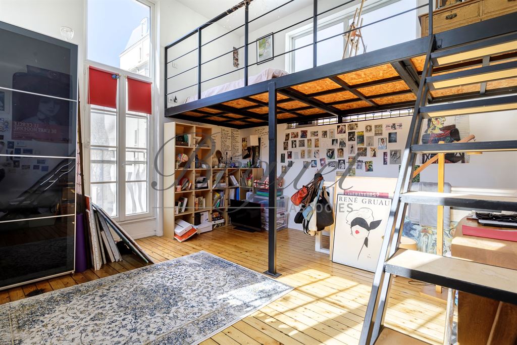 A vendre chez Beguet Associés : Paris 14e (75014), quartier Alésia — Maison familiale de 170 /207 m² avec terrasse, studio indépendant et stationnement