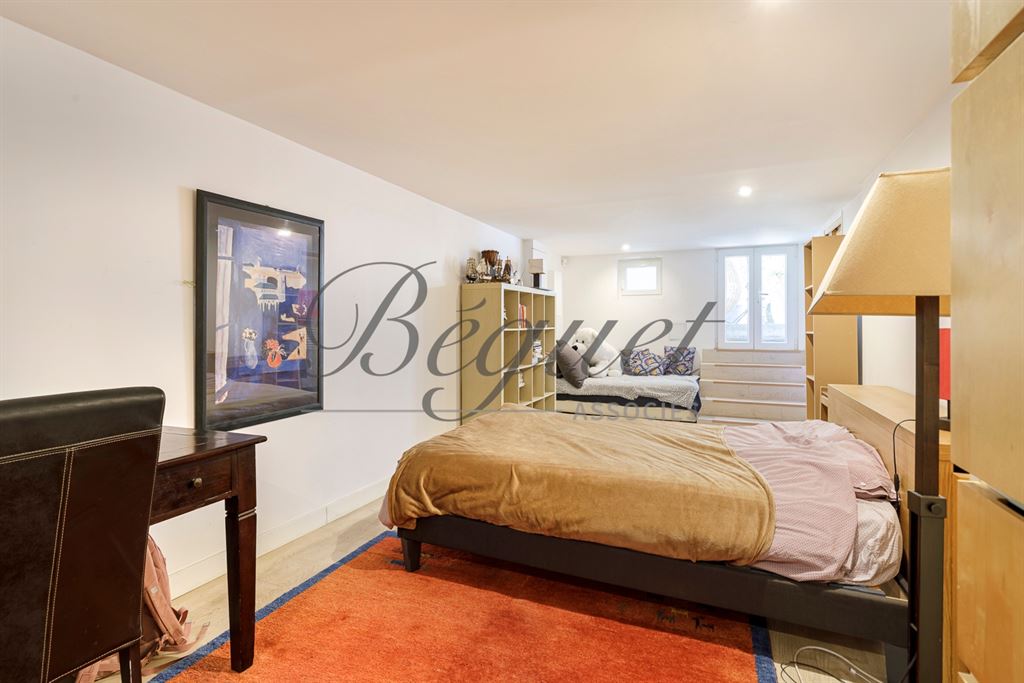 A vendre chez Beguet Associés : Paris 14e (75014), quartier Alésia — Maison familiale de 170 /207 m² avec terrasse, studio indépendant et stationnement