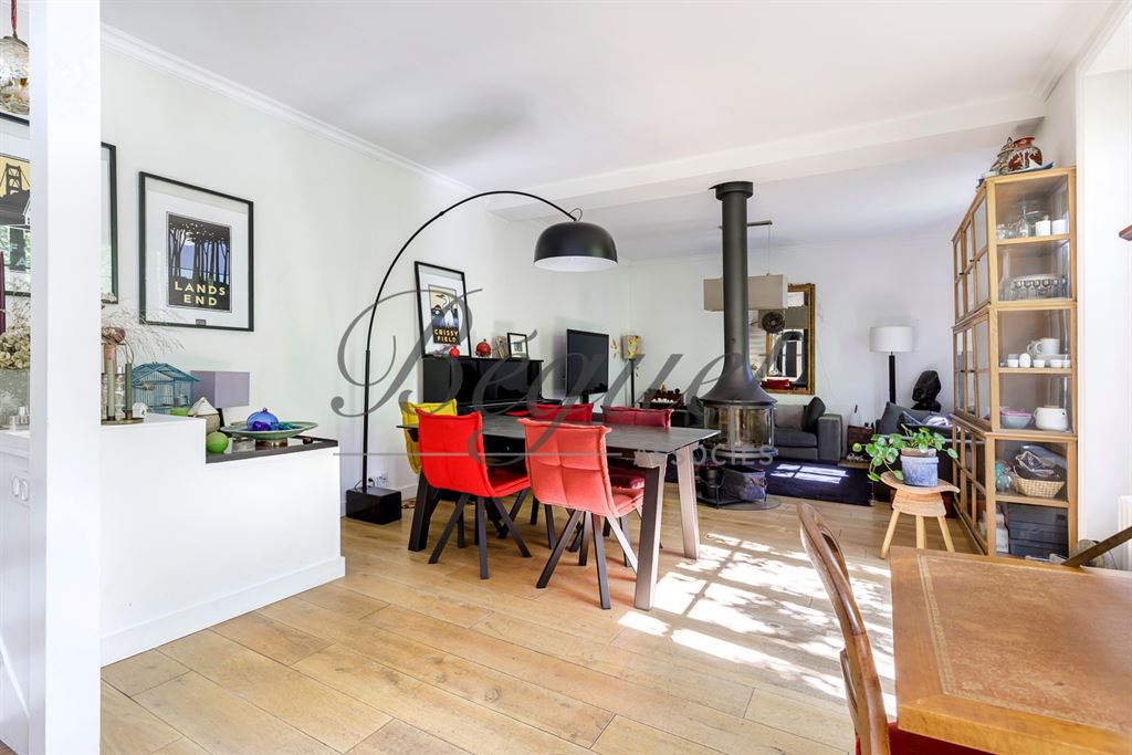 A vendre chez Beguet Associés : Paris 14e (75014), quartier Alésia — Maison familiale de 170 /207 m² avec terrasse, studio indépendant et stationnement