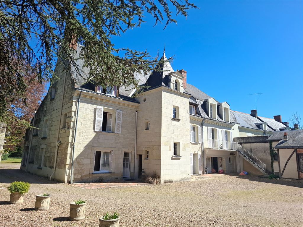 A vendre chez Beguet Associés : Touraine Loire valley, Beaumont-en-Véron, 37420, Manoir-hôtel 550 m² + Réception 400 m², 29 chambres