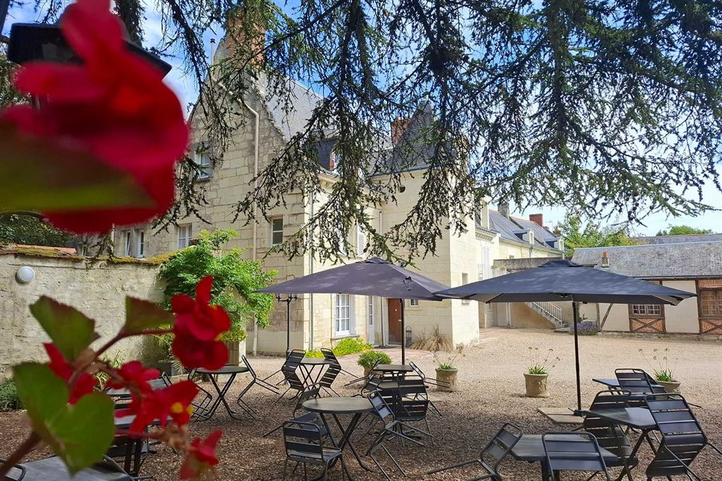 A vendre chez Beguet Associés : Touraine Loire valley, Beaumont-en-Véron, 37420, Manoir-hôtel 550 m² + Réception 400 m², 29 chambres