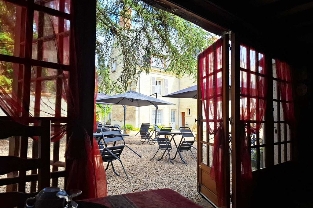 A vendre chez Beguet Associés : Touraine Loire valley, Beaumont-en-Véron, 37420, Manoir-hôtel 550 m² + Réception 400 m², 29 chambres