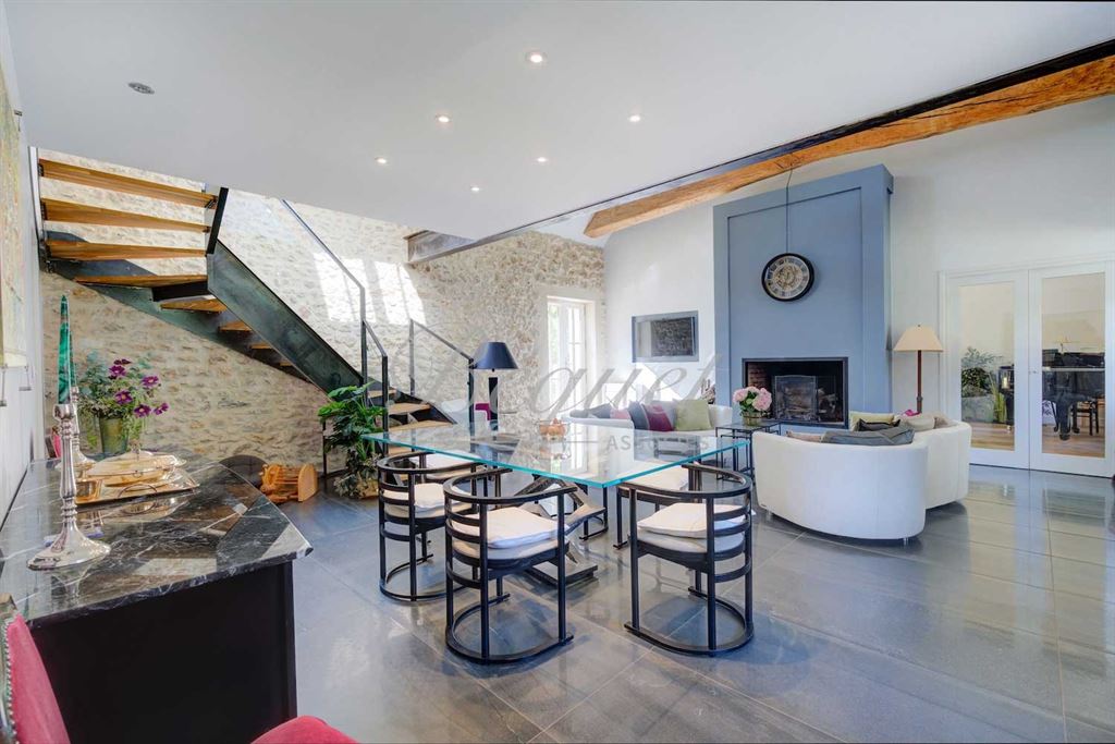 A vendre chez Beguet Associés : Veigné - 37250  - 430 m² sur 3 maisons - 18 pièces - 11 chambres - 1 dépendance - Parc 5 ha