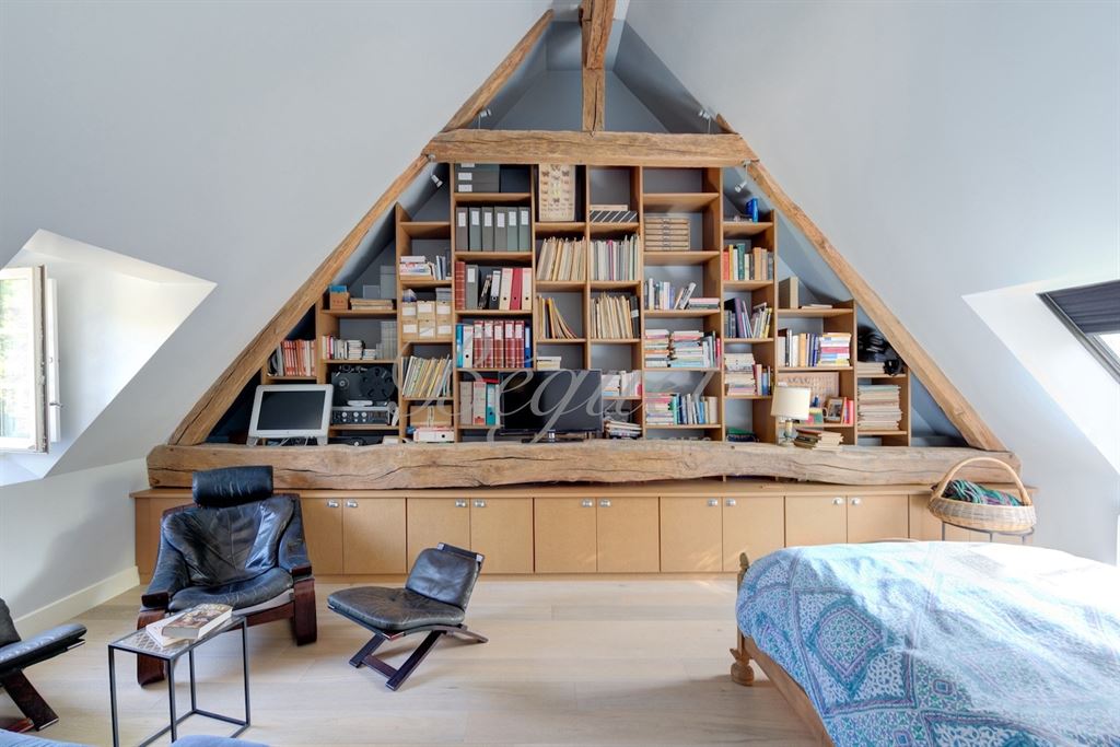 A vendre chez Beguet Associés : Veigné - 37250  - 430 m² sur 3 maisons - 18 pièces - 11 chambres - 1 dépendance - Parc 5 ha