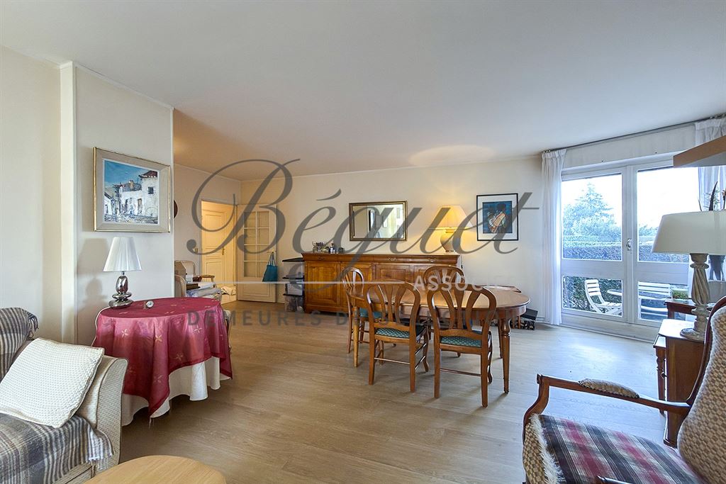 A vendre chez Beguet Associés : Le Chesnay 78150 Parly 2 - Appartement de 77 m², 2 chambres, loggia, jardinet, cave et parking.