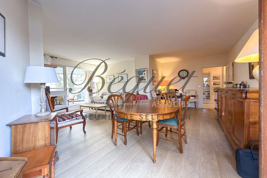 A vendre chez Beguet Associés : Le Chesnay 78150 Parly 2 - Appartement de 77 m², 2 chambres, loggia, jardinet, cave et parking.