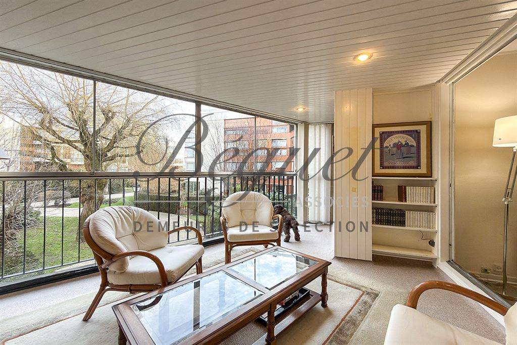 A vendre chez Beguet Associés : Le Chesnay 78150 Parly 2 - Appartement de 77 m², 2 chambres, loggia, jardinet, cave et parking.