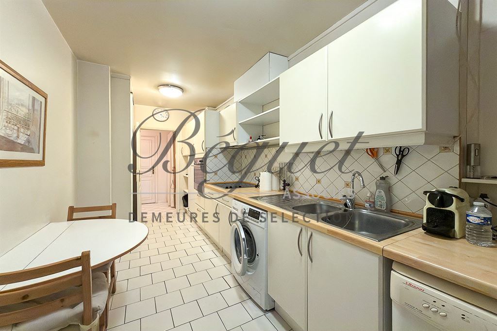 A vendre chez Beguet Associés : Le Chesnay 78150 Parly 2 - Appartement de 77 m², 2 chambres, loggia, jardinet, cave et parking.