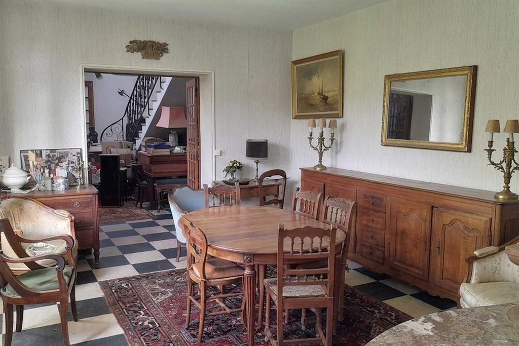 A vendre chez Beguet Associés : Meung-sur-Loire - 45130 - Hyper centre - 222 m² - 9 pièces - 6 chambres - 1 garage + grange - jardin