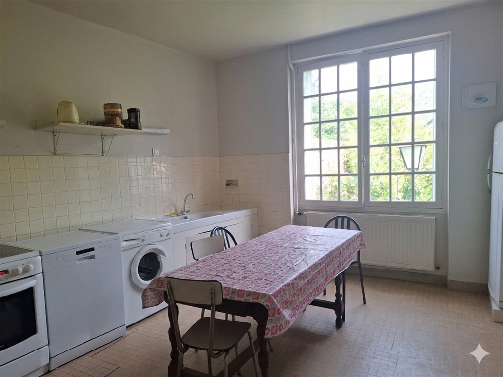 A vendre chez Beguet Associés : Meung-sur-Loire - 45130 - Hyper centre - 222 m² - 9 pièces - 6 chambres - 1 garage + grange - jardin