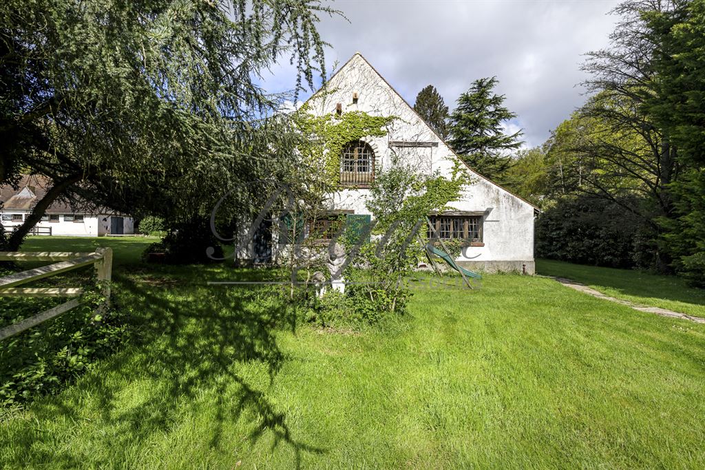 A vendre chez Beguet Associés : FORET DE RAMBOUILLET POIGNY 78125 PROPRIETE EQUESTRE MAISON 360 m²  HERBAGES-FORET 10 Ha