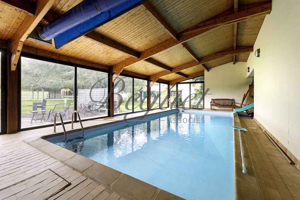 A vendre chez Beguet Associés : FORET DE RAMBOUILLET POIGNY 78125 PROPRIETE EQUESTRE MAISON 360 m²  HERBAGES-FORET 10 Ha