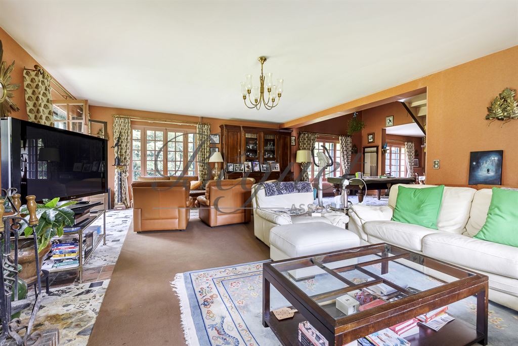A vendre chez Beguet Associés : FORET DE RAMBOUILLET POIGNY 78125 PROPRIETE EQUESTRE MAISON 360 m²  HERBAGES-FORET 10 Ha