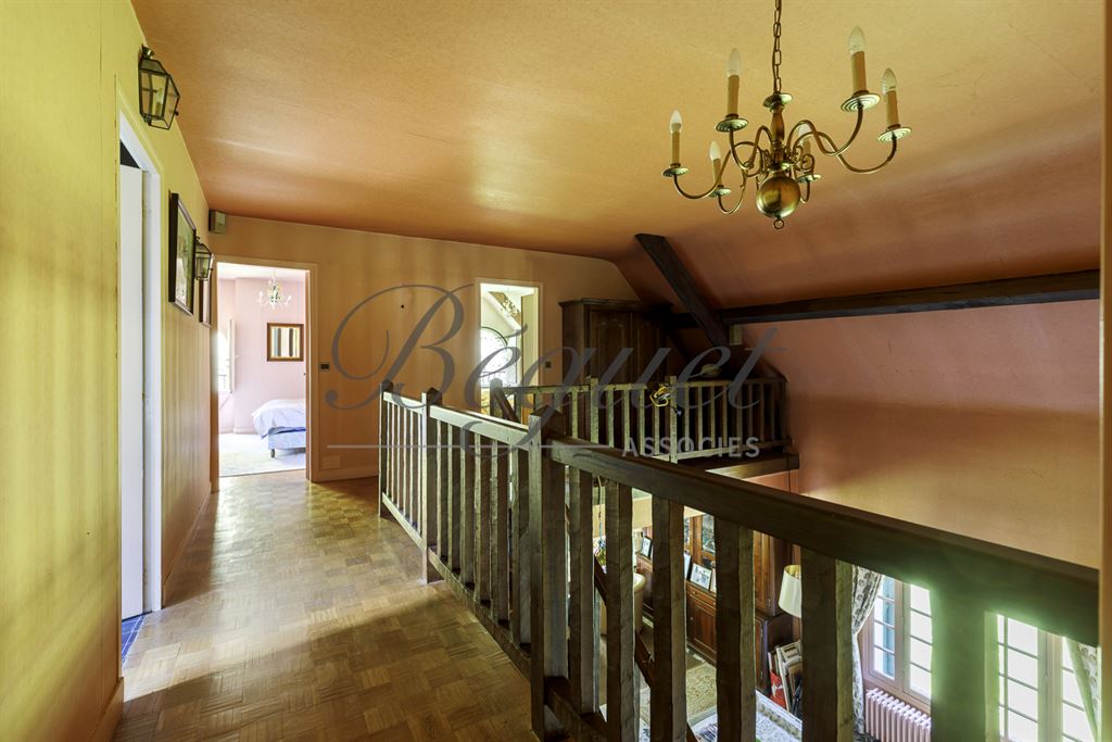 A vendre chez Beguet Associés : FORET DE RAMBOUILLET POIGNY 78125 PROPRIETE EQUESTRE MAISON 360 m²  HERBAGES-FORET 10 Ha