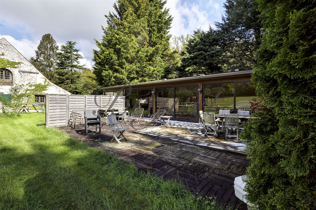 A vendre chez Beguet Associés : FORET DE RAMBOUILLET POIGNY 78125 PROPRIETE EQUESTRE MAISON 360 m²  HERBAGES-FORET 10 Ha