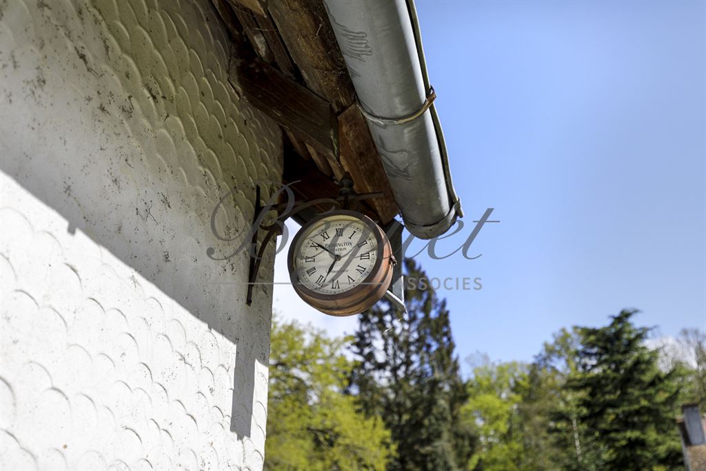 A vendre chez Beguet Associés : FORET DE RAMBOUILLET POIGNY 78125 PROPRIETE EQUESTRE MAISON 360 m²  HERBAGES-FORET 10 Ha