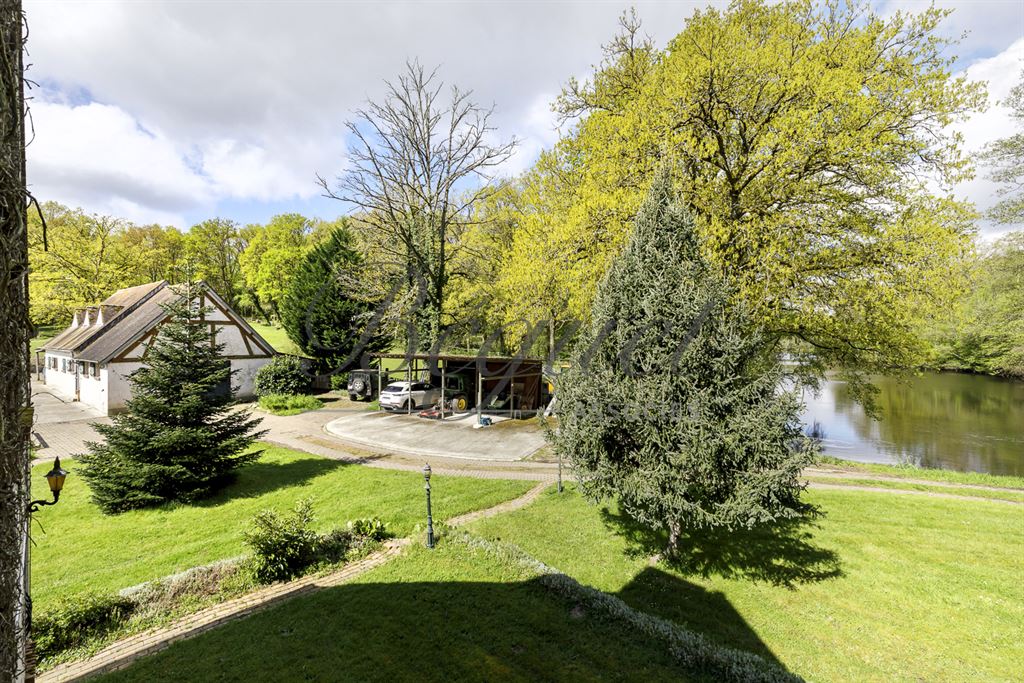 A vendre chez Beguet Associés : FORET DE RAMBOUILLET POIGNY 78125 PROPRIETE EQUESTRE MAISON 360 m²  HERBAGES-FORET 10 Ha