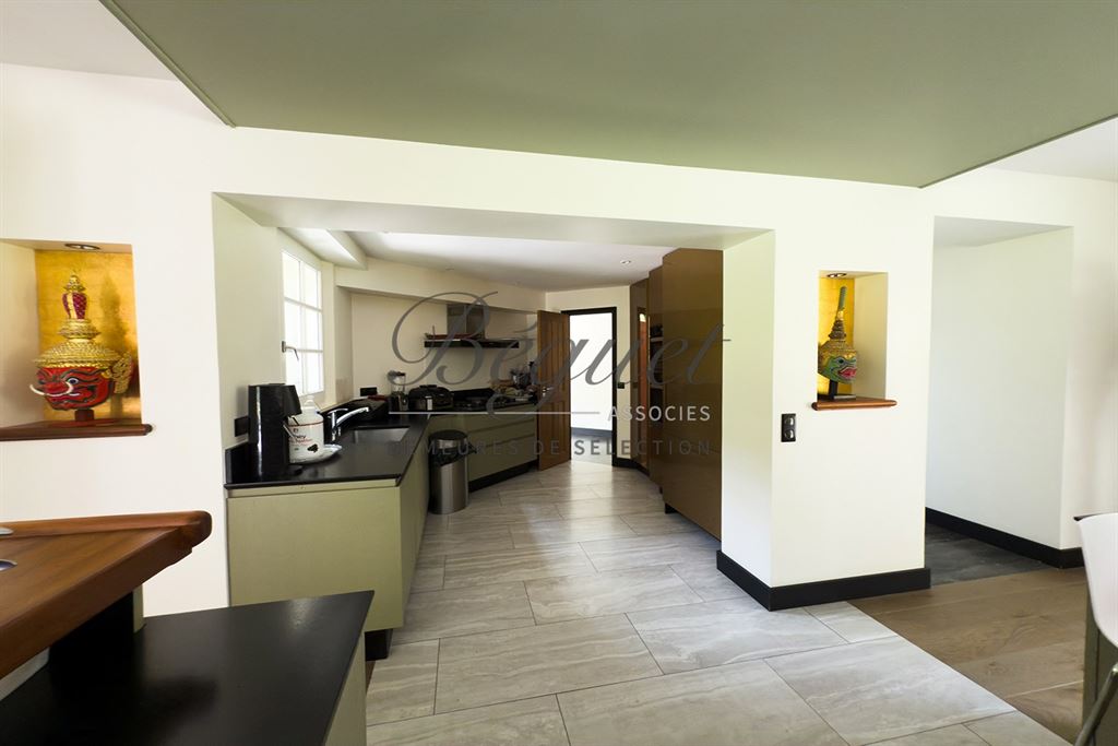 A vendre chez Beguet Associés : OUEST PARIS - MONTFORT L’AMAURY - PROPRIETE  455 m² 4 CHAMBRES PISCINE PARC 4 Ha