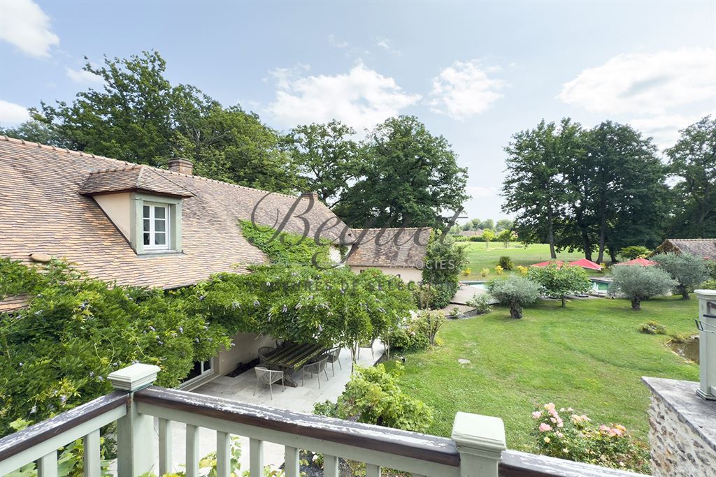 A vendre chez Beguet Associés : OUEST PARIS - MONTFORT L’AMAURY - PROPRIETE  455 m² 4 CHAMBRES PISCINE PARC 4 Ha