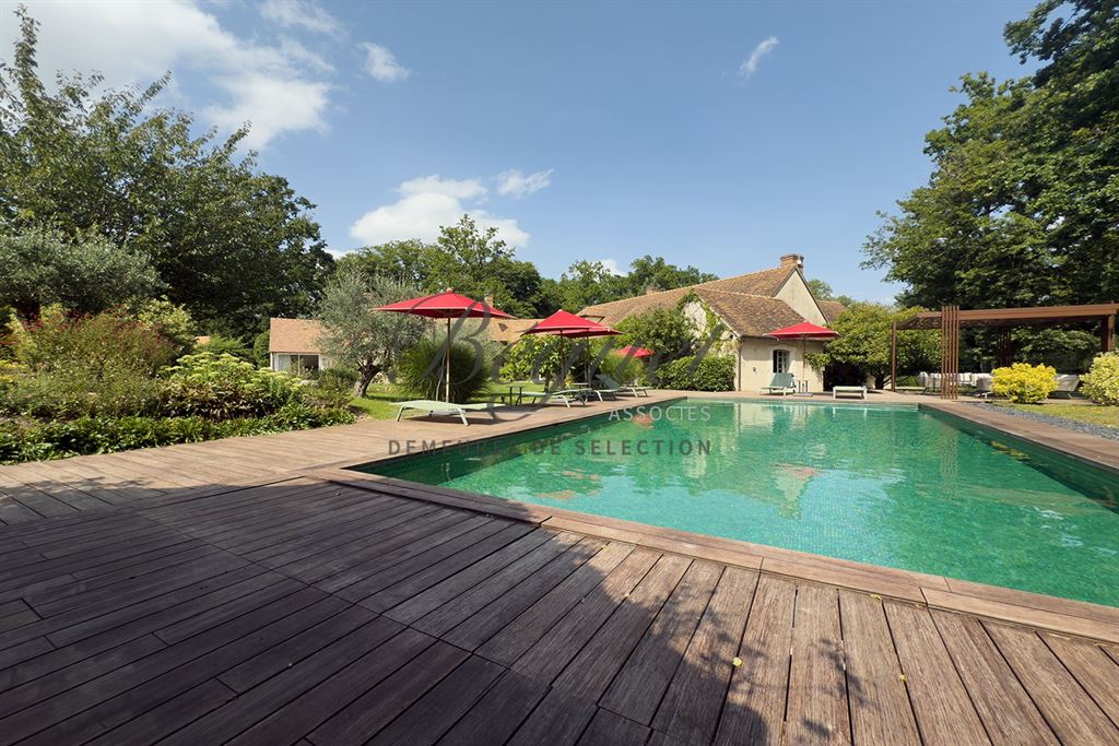 A vendre chez Beguet Associés : OUEST PARIS - MONTFORT L’AMAURY - PROPRIETE  455 m² 4 CHAMBRES PISCINE PARC 4 Ha