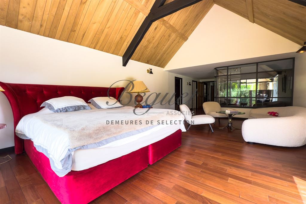 A vendre chez Beguet Associés : OUEST PARIS - MONTFORT L’AMAURY - PROPRIETE  455 m² 4 CHAMBRES PISCINE PARC 4 Ha