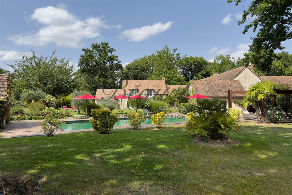 A vendre chez Beguet Associés : OUEST PARIS - MONTFORT L’AMAURY - PROPRIETE  455 m² 4 CHAMBRES PISCINE PARC 4 Ha