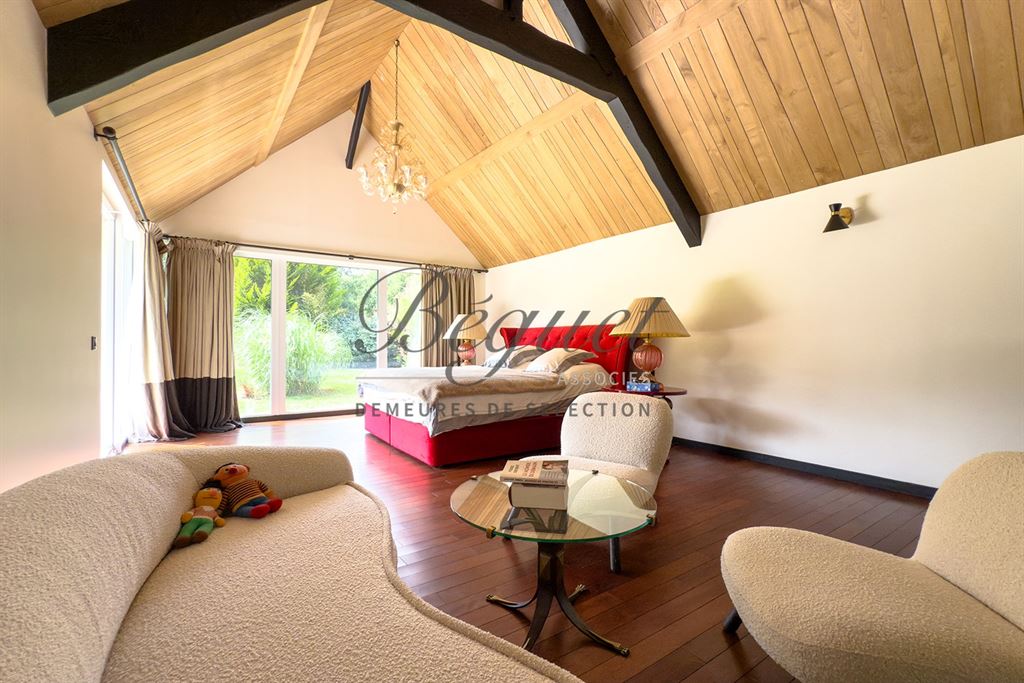 A vendre chez Beguet Associés : OUEST PARIS - MONTFORT L’AMAURY - PROPRIETE  455 m² 4 CHAMBRES PISCINE PARC 4 Ha