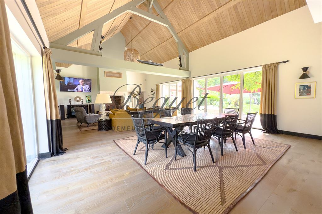 A vendre chez Beguet Associés : OUEST PARIS - MONTFORT L’AMAURY - PROPRIETE  455 m² 4 CHAMBRES PISCINE PARC 4 Ha